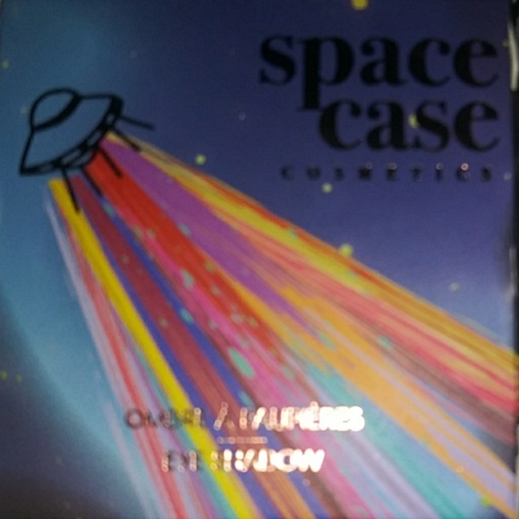 Eyeshadow - Picture 1 of 3